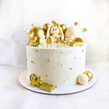 Торт  Бело-золотой с фигуркой зайки