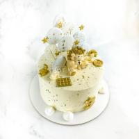 Торт №3 - Бело-золотой с фигуркой львенка
