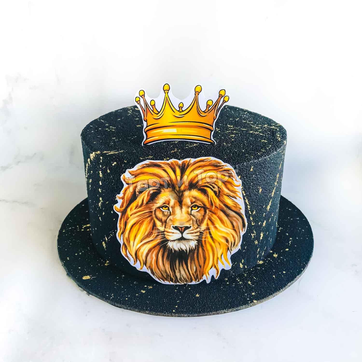 Корона со львом. Муссовый торт со львом. Торт Лев с короной. Торт со львом для мужчин. Торт с короной.